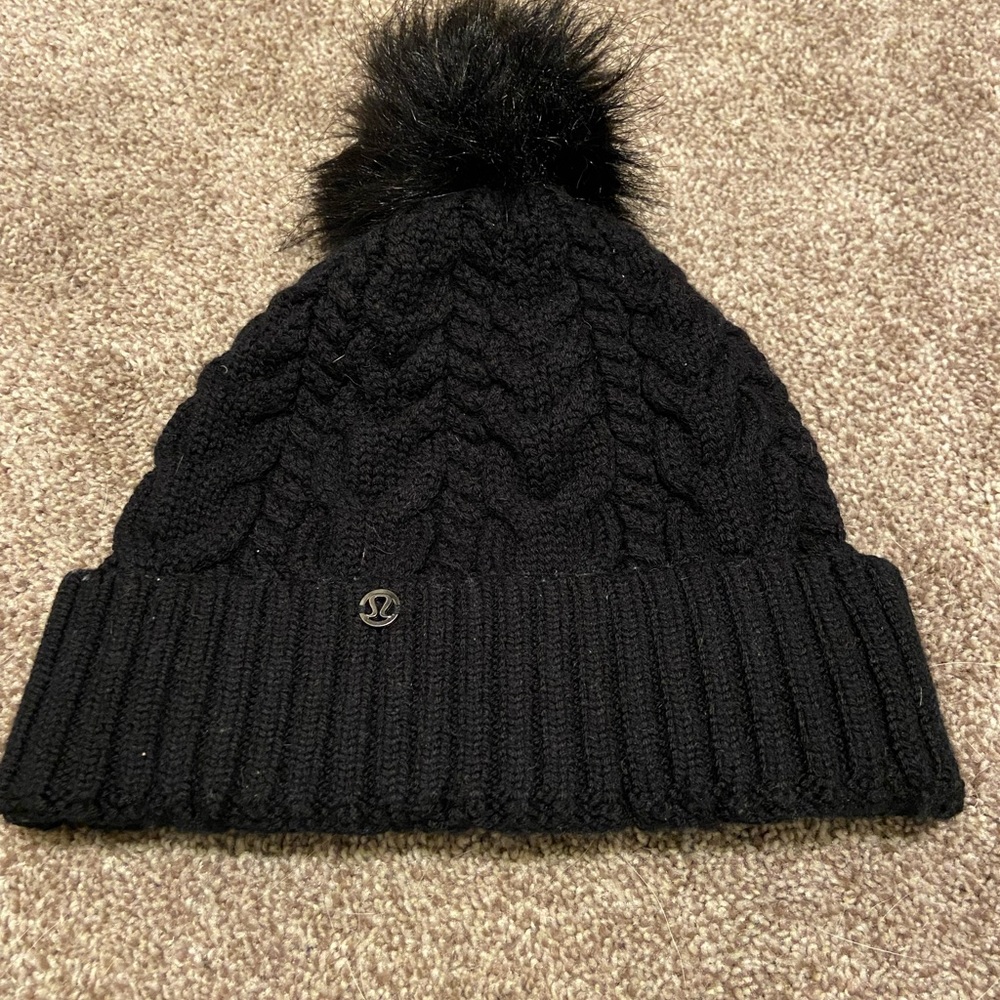 Lululemon beanie pom hat
